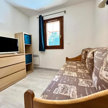 Apartment 6 Pers, Piscine, Parking, Pied Des Pistes, - Fr-1-505-88 *