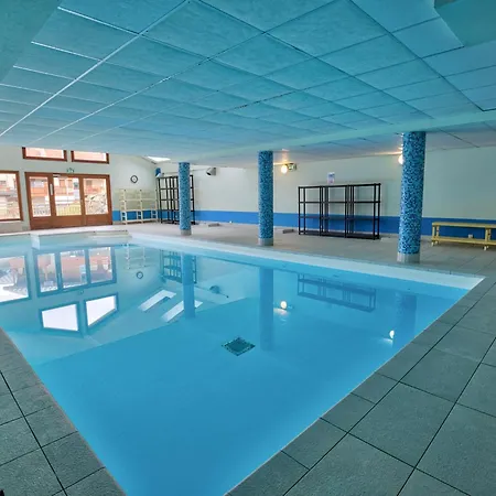 6 Pers, Piscine, Parking, Pied Des Pistes, - Fr-1-505-88